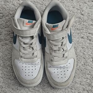 Nike Kids Boys Sz 2